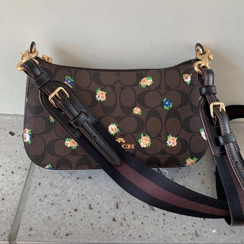 NWT Coach JES BAGUETTE IN SIGNATURE CANVAS WITH VINTAGE MINI ROSE PRINT